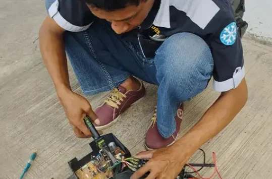 Jasa Perbaikan Modul AC surabaya barat